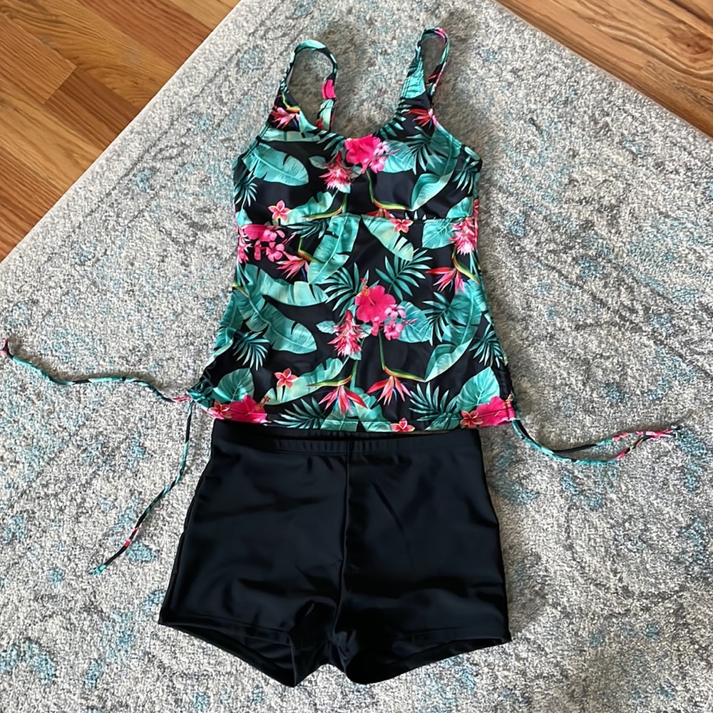 NWT tankini with bottoms